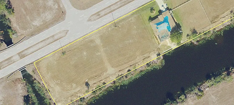 Waterfront Lot in Cape Coral