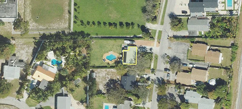 Spacious Compound Near Pineapple Grove