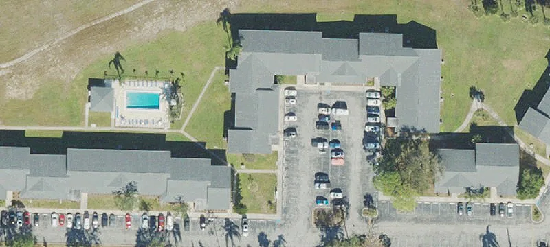 Spacious Shopping Center Unit