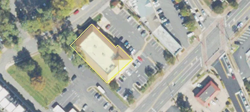 Freestanding Retail Building on Maple