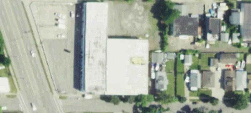Niagara Falls Warehouse with Green Space