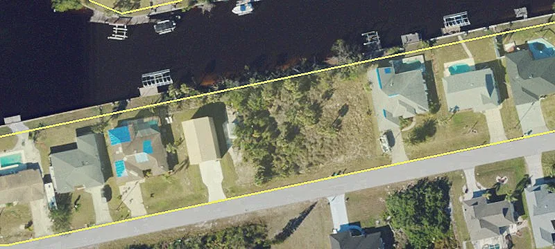 Waterfront Land on Canal