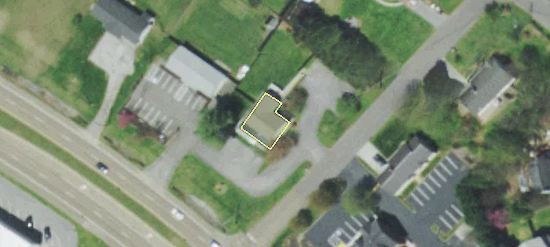 Former Animal Clinic on Corner