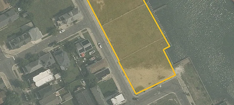 Waterfront Lots in Historic Gardner's Basin