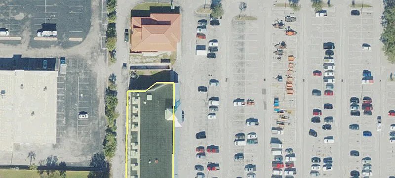 Retail Spaces in Desirable Plaza