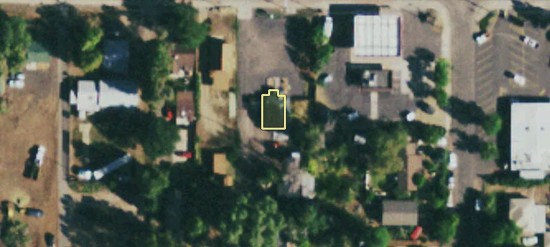 Retail Building on Large Lot