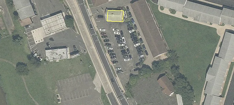 Mixed-Use Commercial Building on Corner Lot