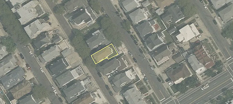 Renovated Triplex Near Beach