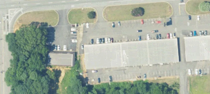 Versatile Commercial Space on Skyland