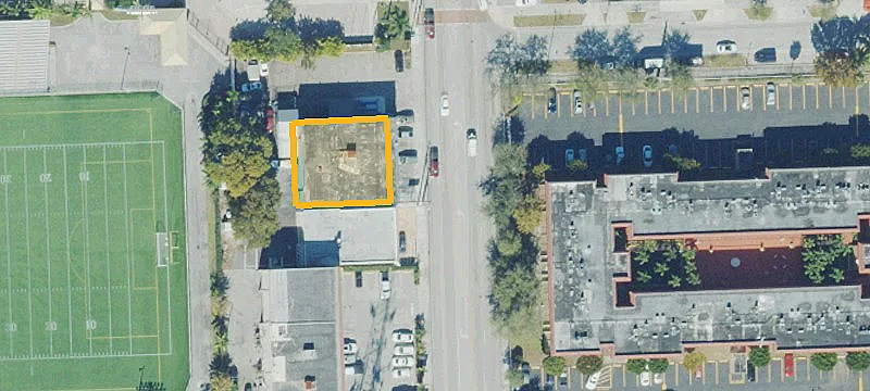Versatile Commercial Space on Palm