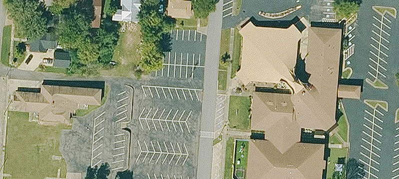 Commercial Building Near Courthouse Square