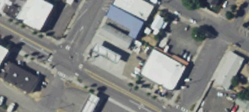 Corner Commercial Building in Bingen
