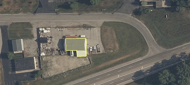 Commercial Building on Airport Highway