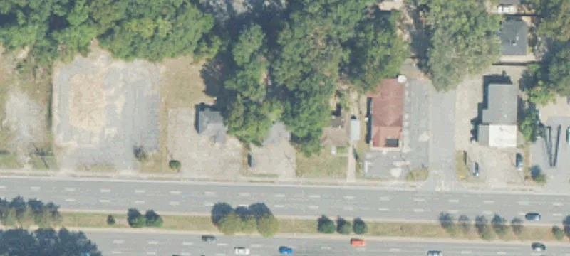 Renovated Commercial Property on Expressway