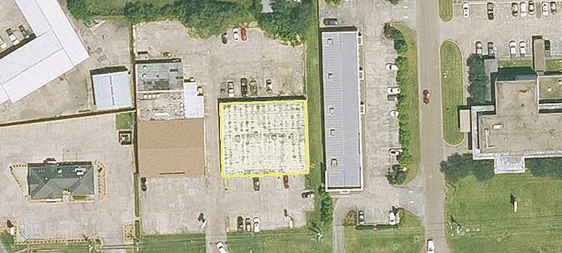 Automotive Retail Building with Suites