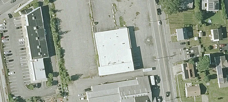 Retail Office Building with Garage