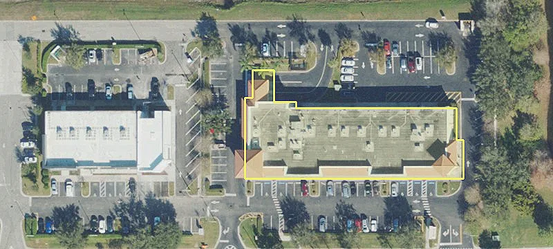 Retail Center with Strong Visibility
