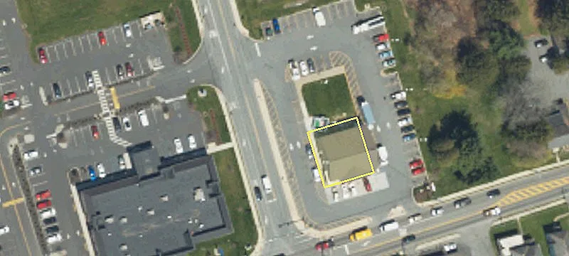 Unanchored Strip Center with Multiple Load Zones