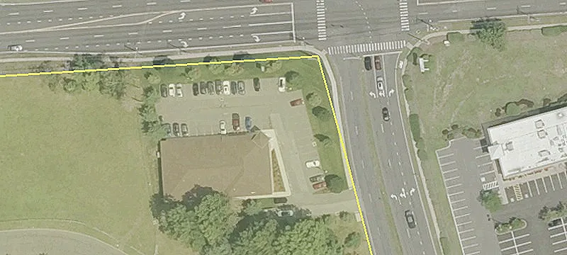 Retail Storefront Between Tenants
