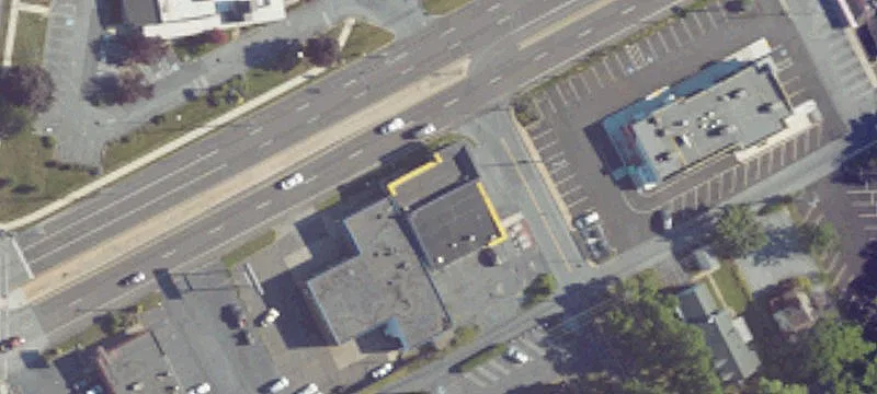 Auto Repair Shop with 3 Bays
