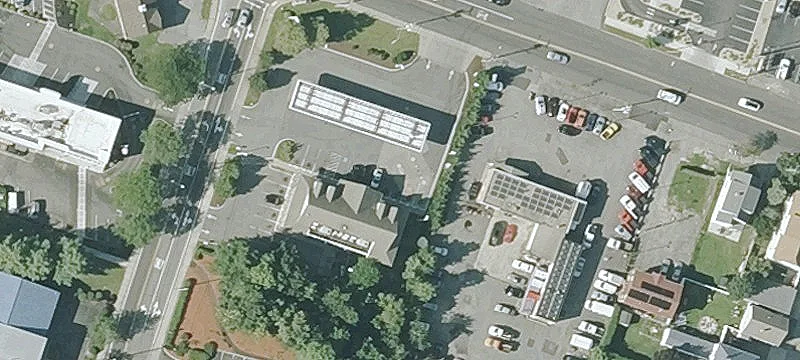 Auto Service Garage with Lift Bays