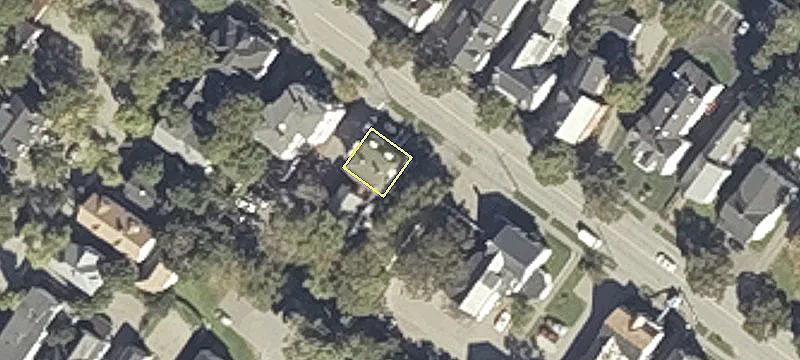 Well-Maintained 10-Unit Apartment Building