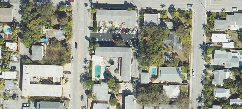 Motel with Courtyard and Pool