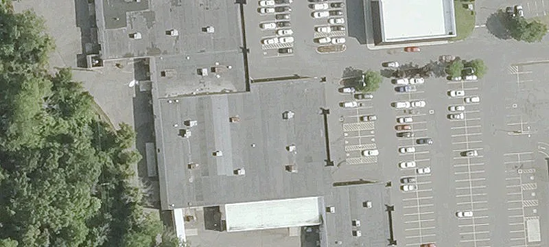 Freestanding Retail Building with 17-Foot Ceilings
