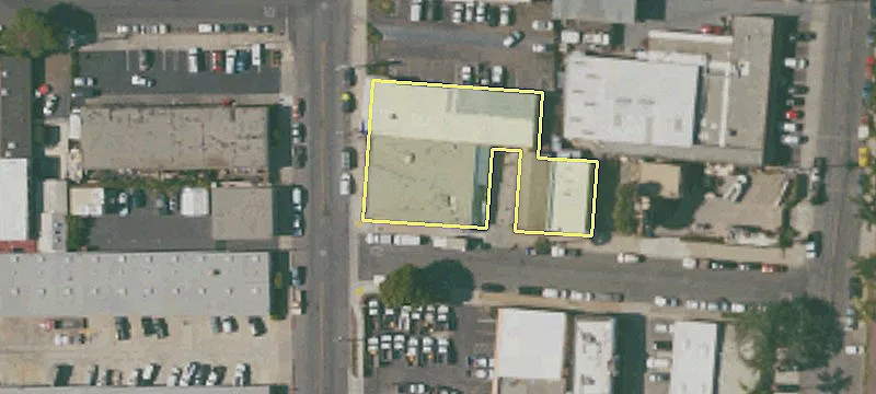 Corner Flex Building with Roll-Up