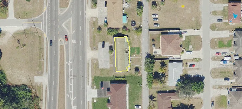 Triplex with Two-Bedroom Corner Units