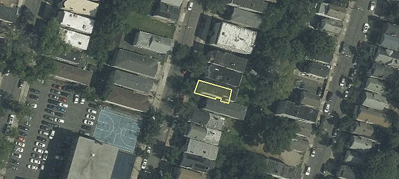 First-Floor 3BR Apartment with Backyard
