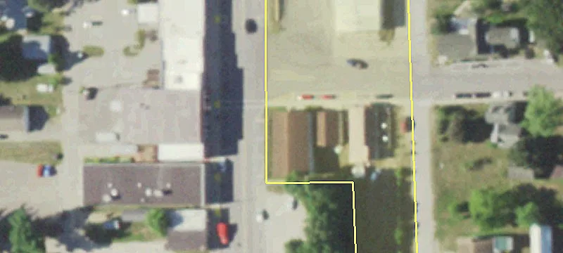 Retail Building with Parking and Storage