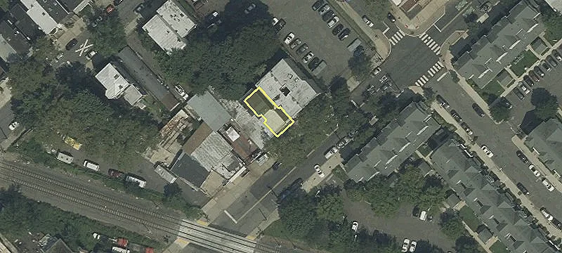 Six-Unit Brick Multifamily Building