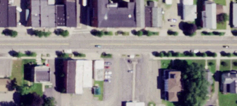 Retail Office Building with Garage