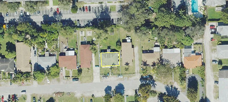 2-Bedroom Duplex with Private Backyard