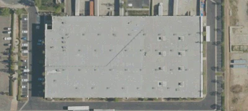 Warehouse with High-Clearance Docks