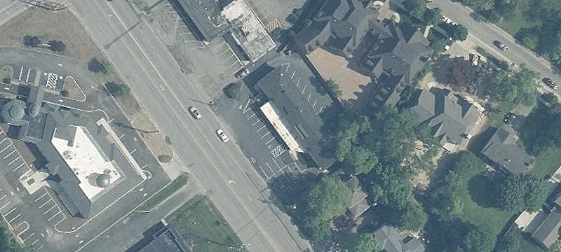 Office Building Near Major Amenities