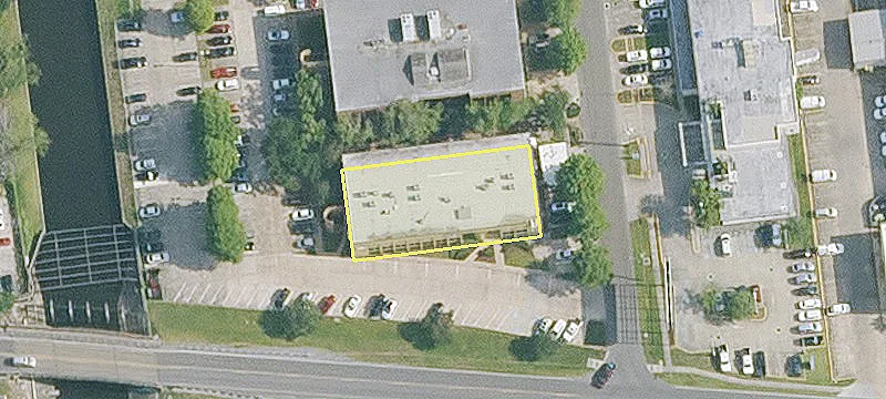 Six-Unit Multifamily Building with Laundry