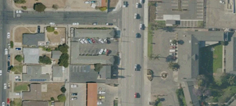 Retail Storefront in Grocery-Anchored Center
