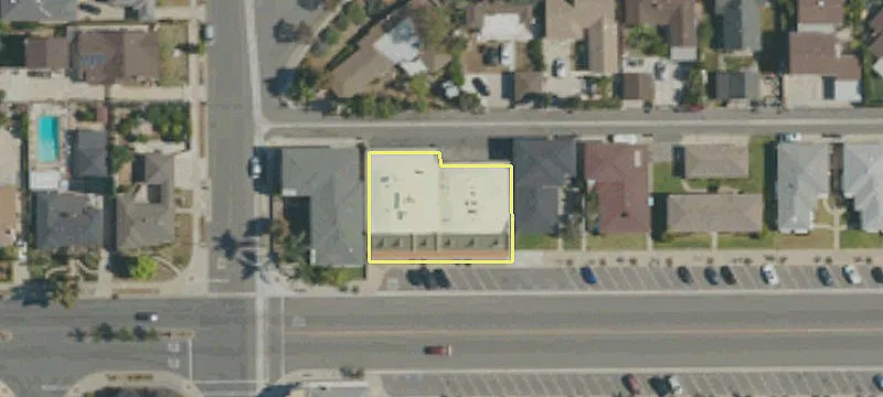 Single-Level Office Building with Units