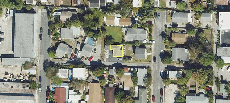 Triplex with Oversized Lot