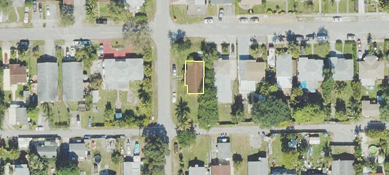 Vacant 2BR/1BA Duplex with Private Yards