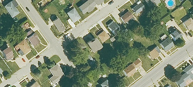 Newer Duplex With Backyard Deck