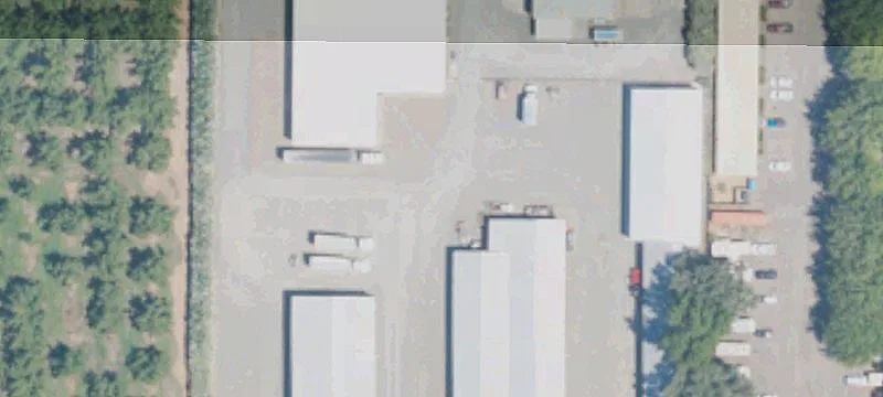 Metal Retail and Warehouse Building