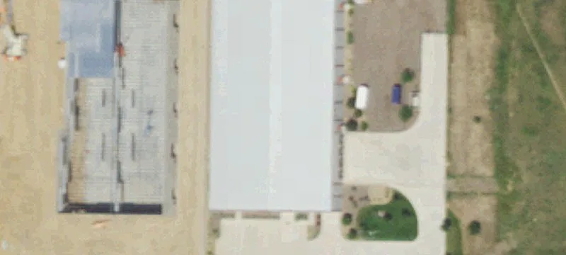 Industrial Distribution Facility with Dock Doors