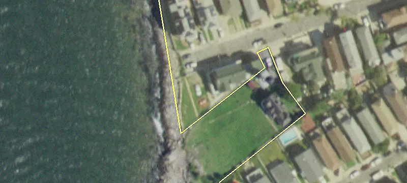 Detached 4-Family Home with Private Beach