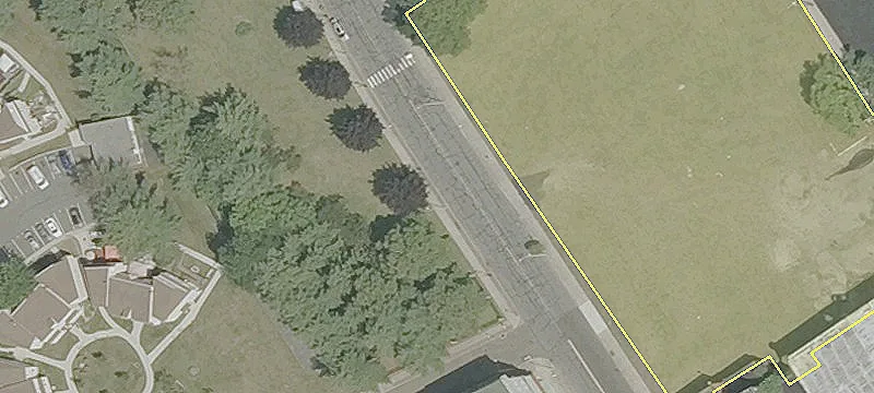 Detached 3-Car Garage with Driveway