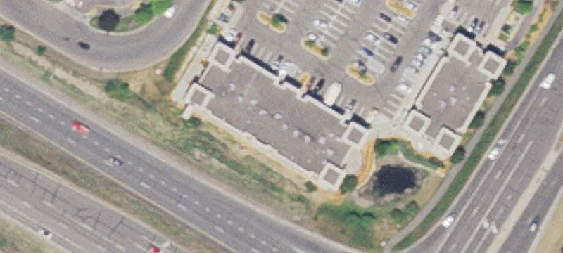 Retail Suite in Highway-Front Shopping Center