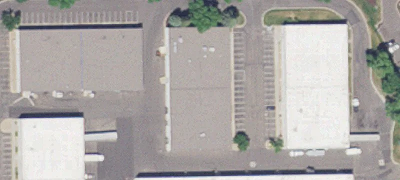 Freestanding Warehouse with 20-Foot Clearance