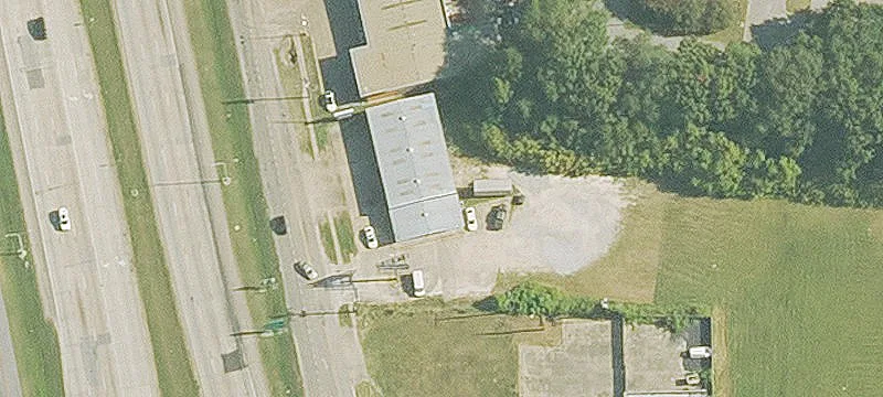 CH-Zoned Retail Building with High Exposure